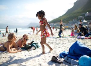 Strand under en resa till Sydafrika med barn